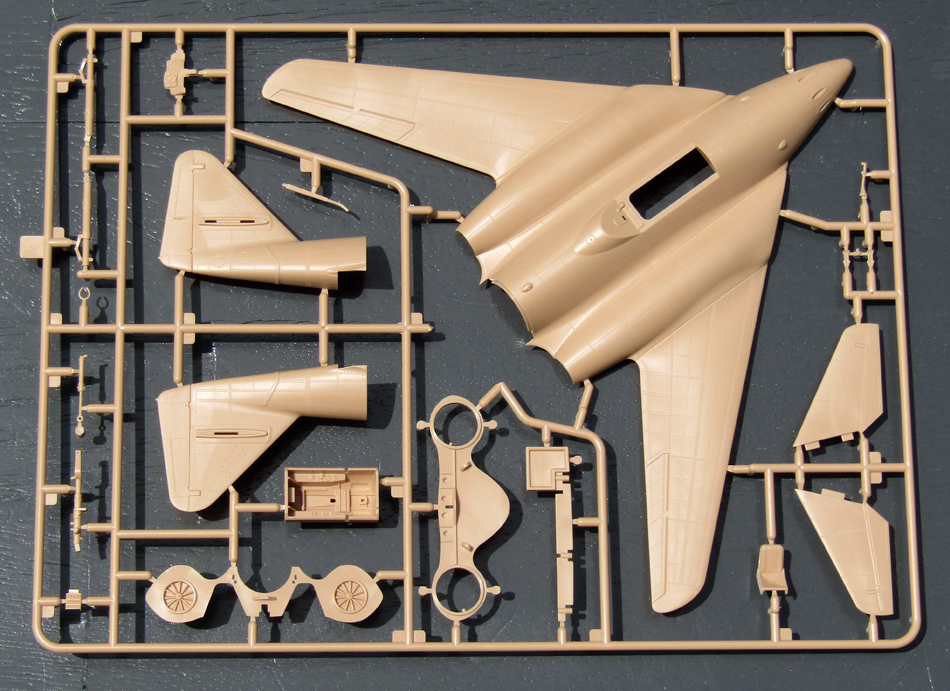 Amusing Hobby 48A005 1/48 WWII German Aircraft Me262 HGIII Concept 3 Plastic Model Kit